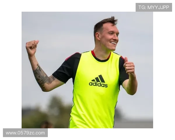 菲尔琼斯称加布萨利巴曼联紧张